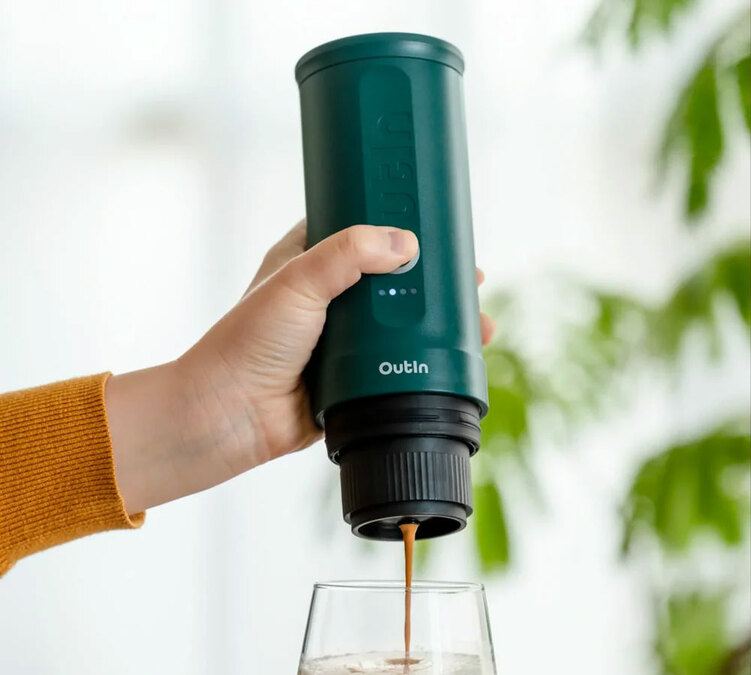 portable Outin Nano turquoise coffee maker